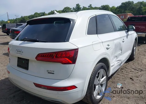 2018 Audi Q5 2.0T Premium/2.0T Tech Premium z USA, uszkodzony, nr VIN WA1BNAFY2J2207244